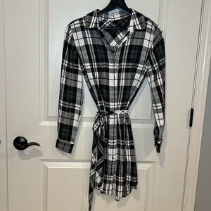 Women’s plaid Banana Republic dress.